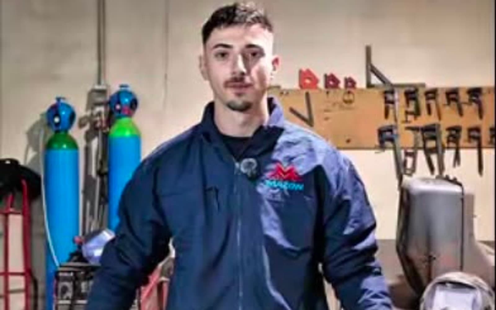 Fundador de BMazonB Maquinaria en su taller de Crevillente, protagonista del primer vídeo de la campaña